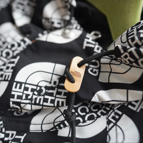 Gucci x The North Face all over logo hooded windbreaker - Picture 4 of 8